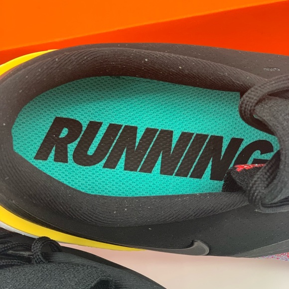 Nike Odyssey React 2 Flyknit - Picture 7 of 11